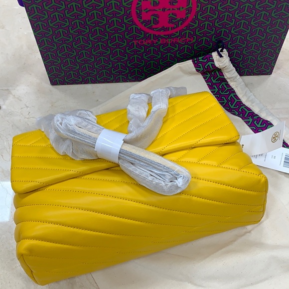 TORY BURCH KIRA CHEVRON CONVERTIBLE SHOULDER BAG - Picture 15 of 16